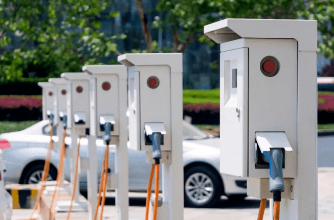 Energy storage system boosts the construction of electric vehicle rapid charging infrastructure